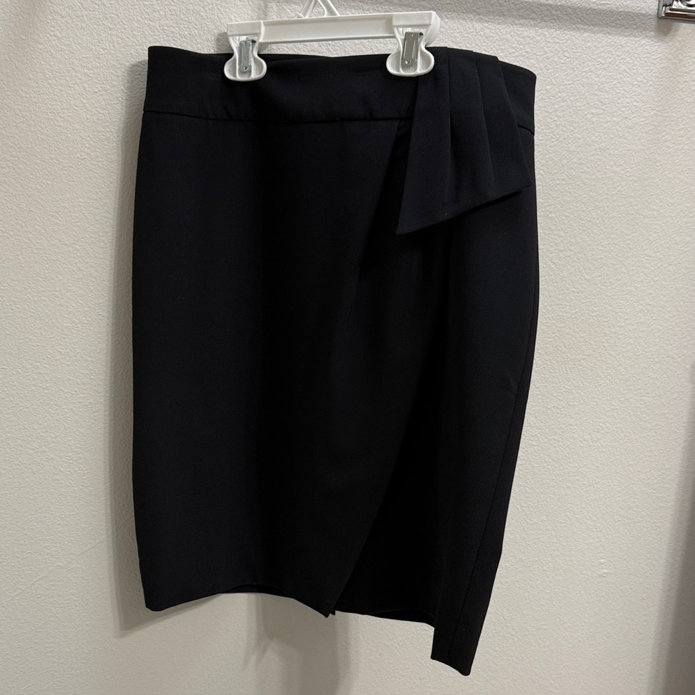 Women’s White House Black Market Black Pencil Skirt. Size 4. - Picture 4 of 13